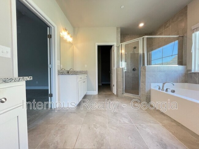 Building Photo - 970 Shelnutt Dr