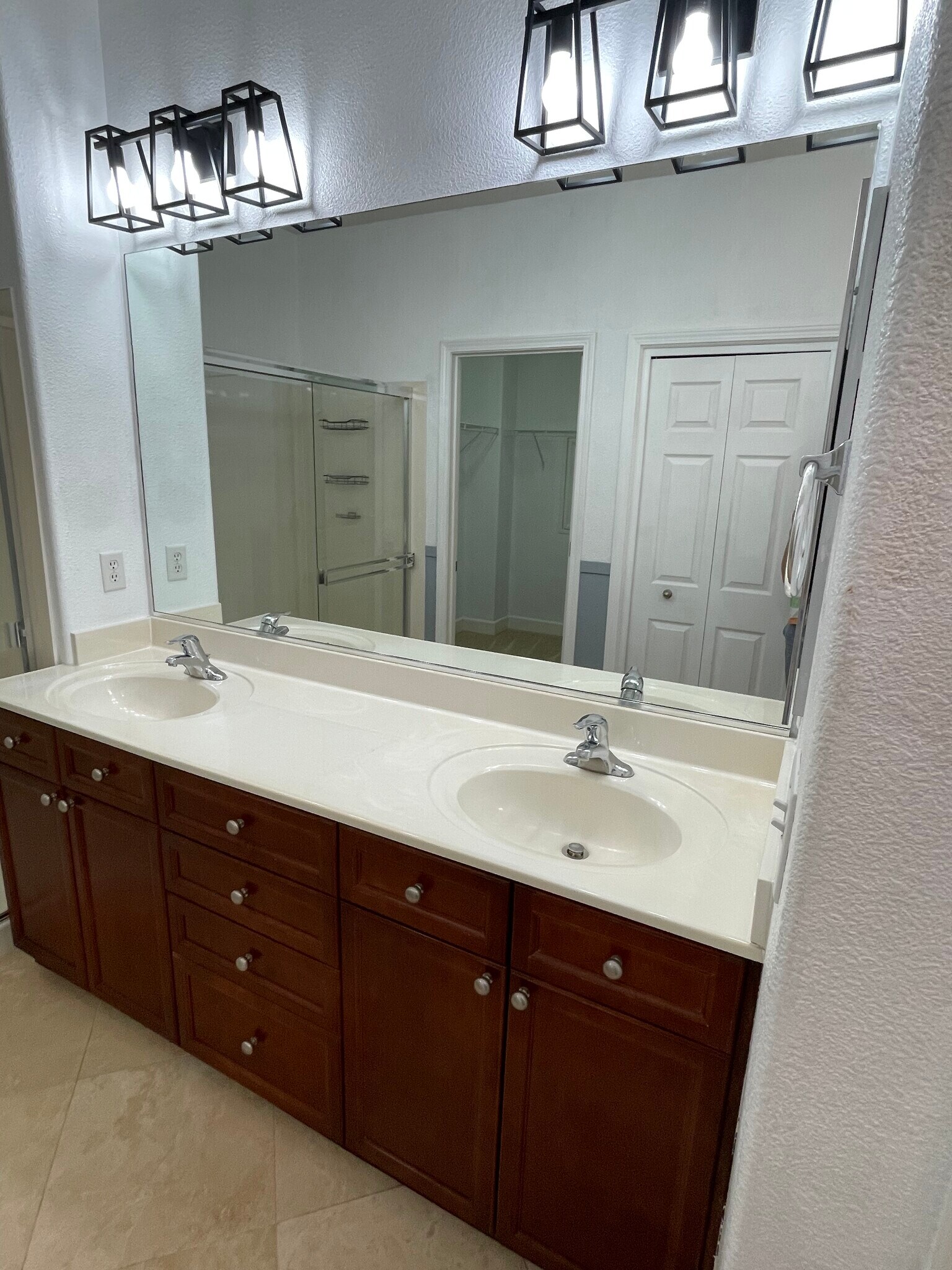 Master Bath double Vanity - 1272 Figuero Way