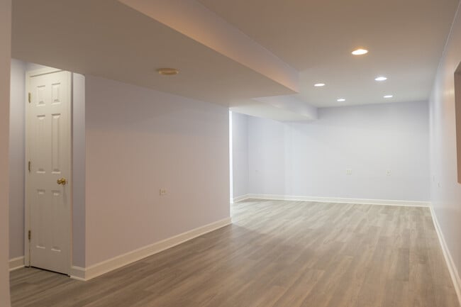 Building Photo - 2311 Carpenter Ave