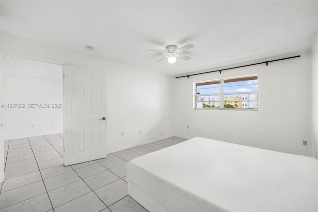 Building Photo - 18001 N Bay Rd