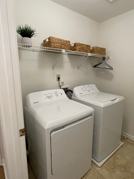 Laundry room - 880 Lenox Oaks Cir NE