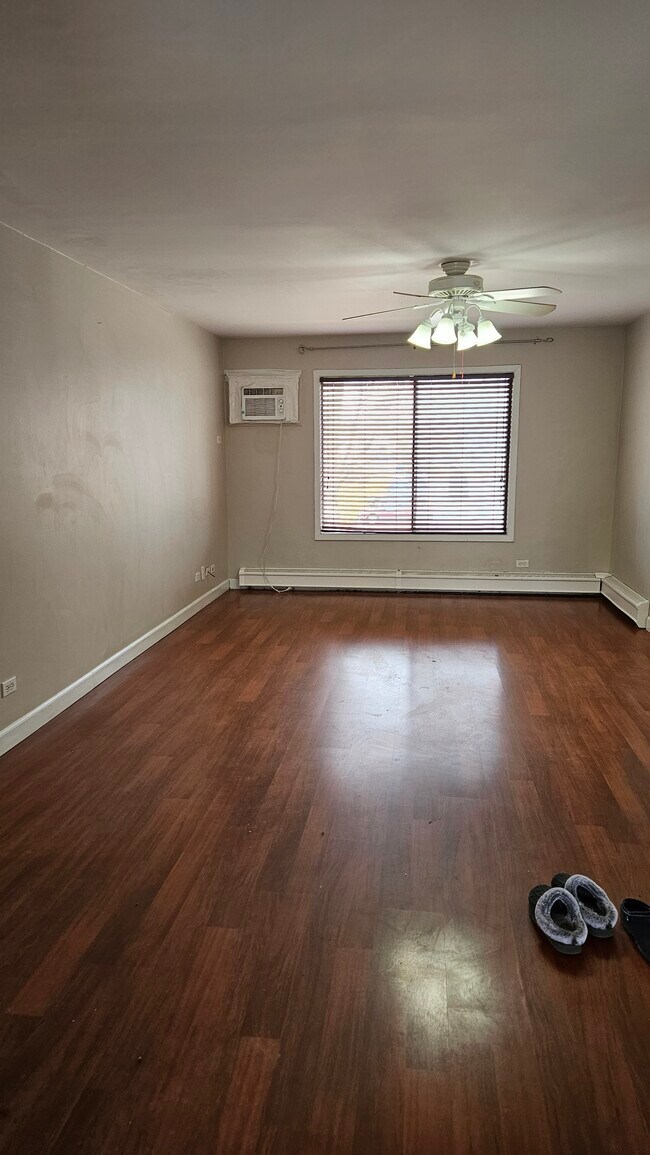 Front room - 410 Echo Ln
