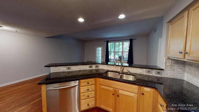 Building Photo - 1408 Fox Pointe Cir