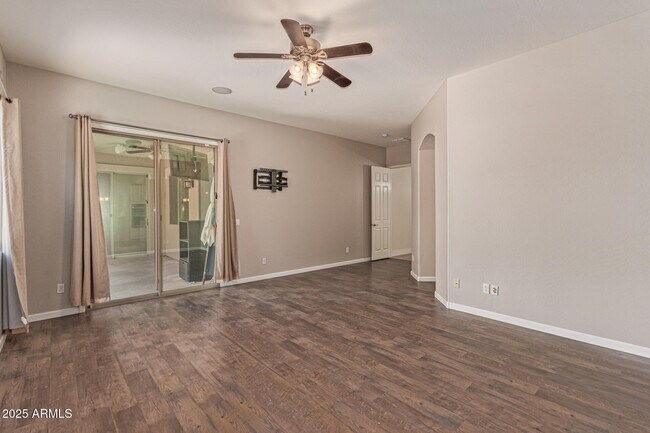 Building Photo - 4978 E Karsten Dr