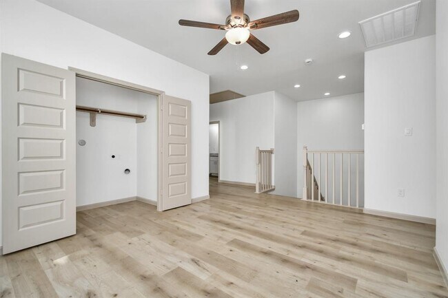 Building Photo - 2119 Esther Dr