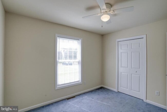 Building Photo - 98 Mystic Ln