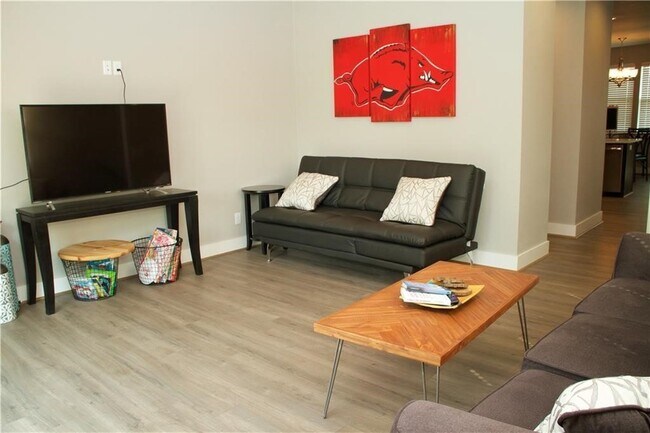 Building Photo - 1575 Brooks Ave