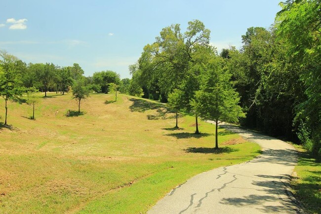 Building Photo - 15807 Fleetwood Oaks Dr