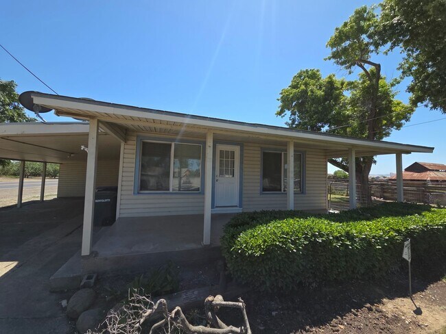 Building Photo - Peaceful 2 bedroom home