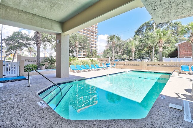 Building Photo - Charming Beach 1BR,  1.5Bath Condo in Myrt...