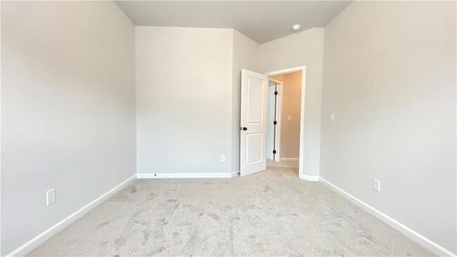 Building Photo - 4591 Silver Oak Dr