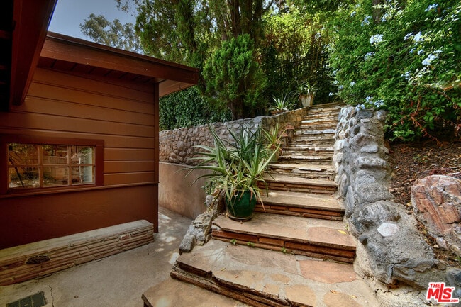 Building Photo - 3682 Berry Dr