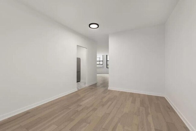 Building Photo - 3 bedroom in New York NY 10004
