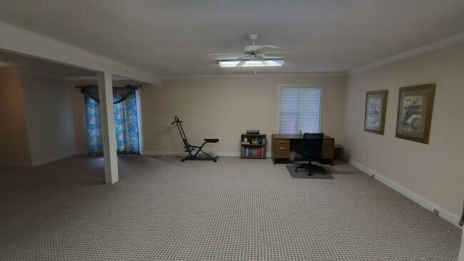 Building Photo - 423 Brightwood Dr