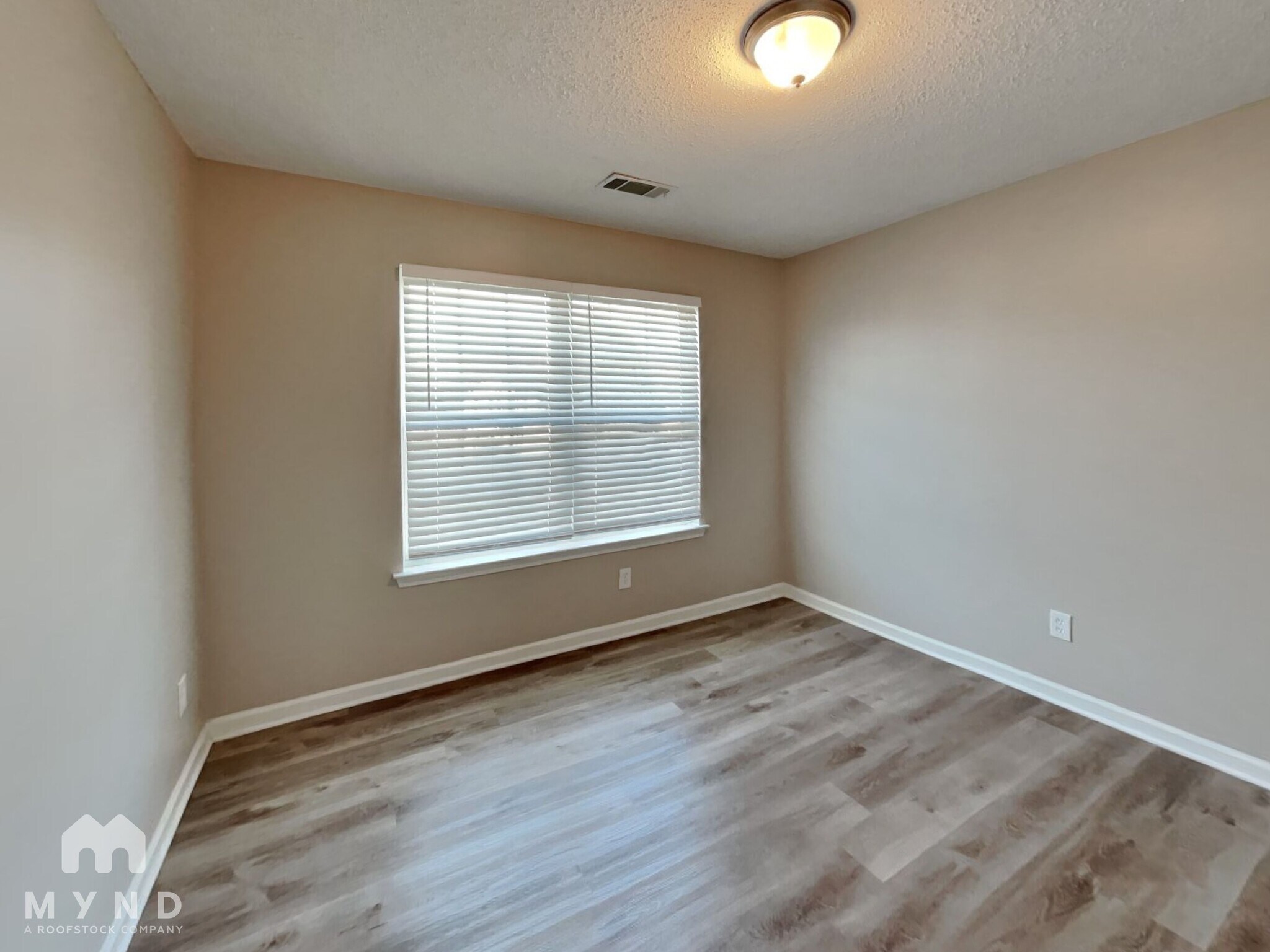 Building Photo - 1666 Hallmark Hills Dr