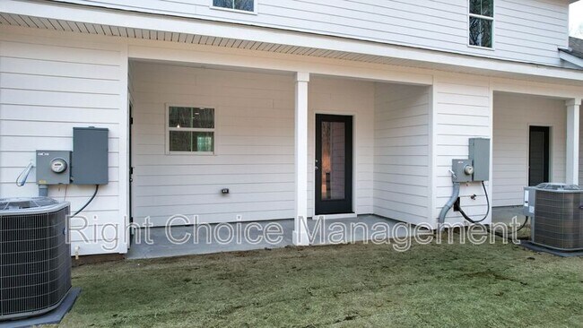 Building Photo - 630 Village Dr