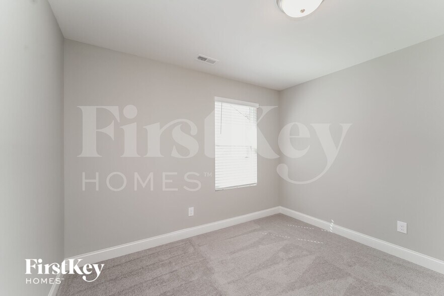 Building Photo - 9321 Sloan Forest Dr