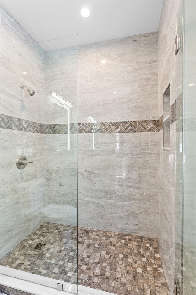 Building Photo - 6 Latchkey Ln