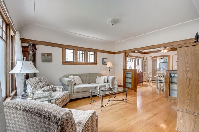 Building Photo - 2006 Grand Ave