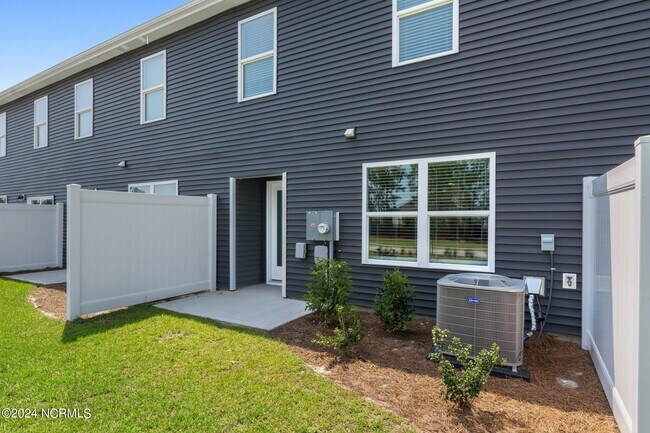 Building Photo - 3121 Lobelia Ln