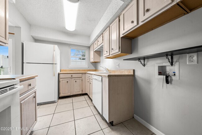 Building Photo - 303 Kettering Terrace