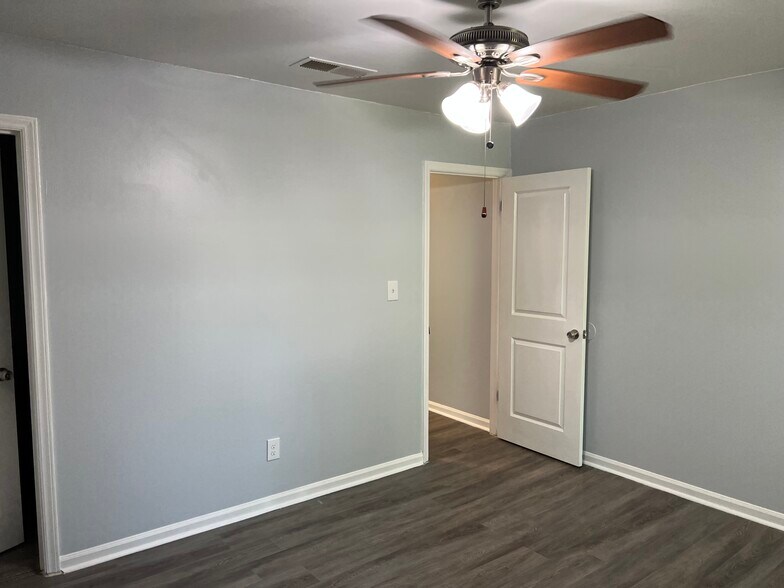Building Photo - 6419 Baker Ct