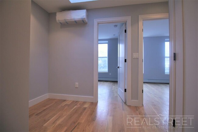Building Photo - Brand NEW 1 Bed in Bed Stuy