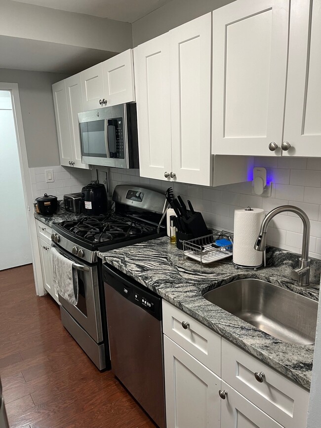 Building Photo - 3950 N Lake Shore Dr