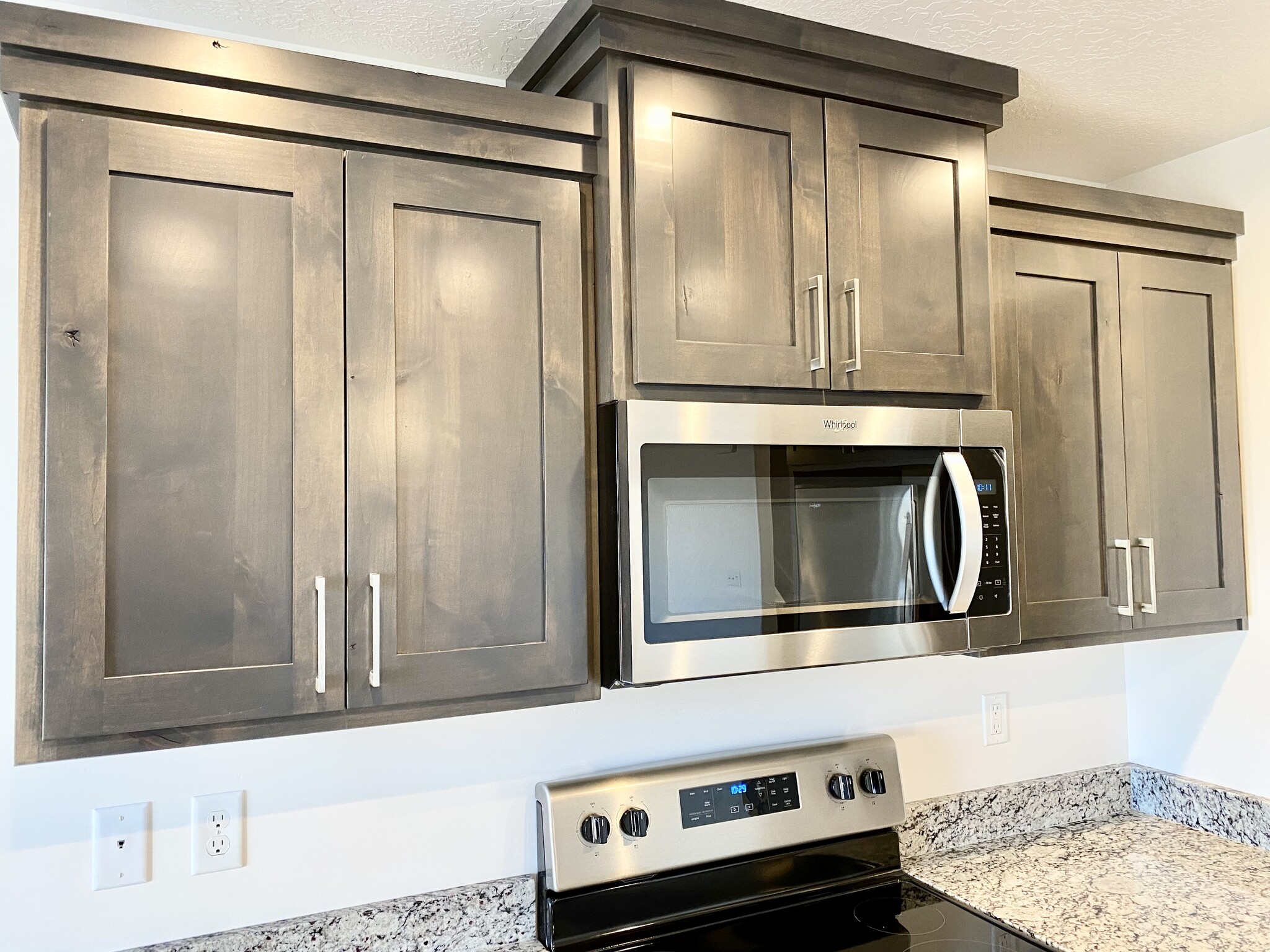 Microwave, cupboards - 2035 N 350 E