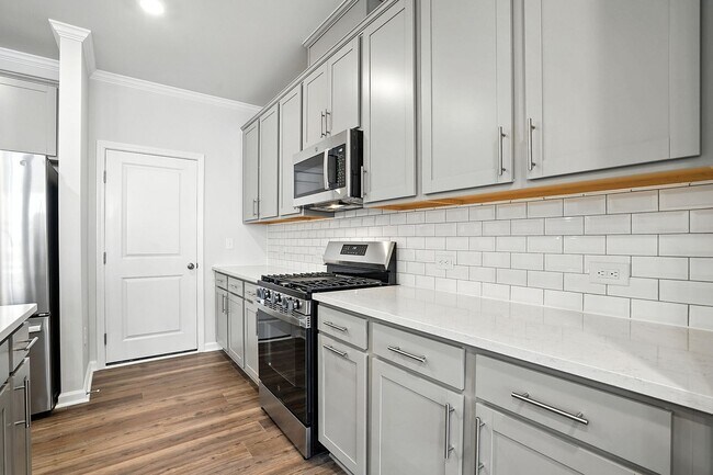 Building Photo - BRAND NEW TOWNHOME Available now, DEPOT 499 in Apex!