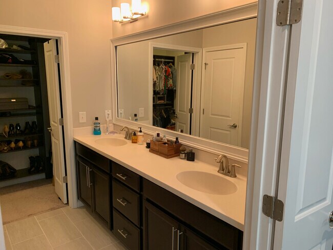 Building Photo - 955 Opelousas Way