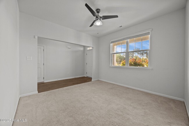 Building Photo - 115 Tralee Pl