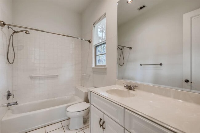 Building Photo - 2800 Waymaker Way