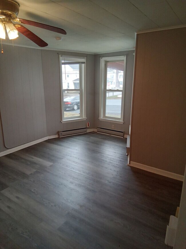 Building Photo - 127 Schoolhouse Rd