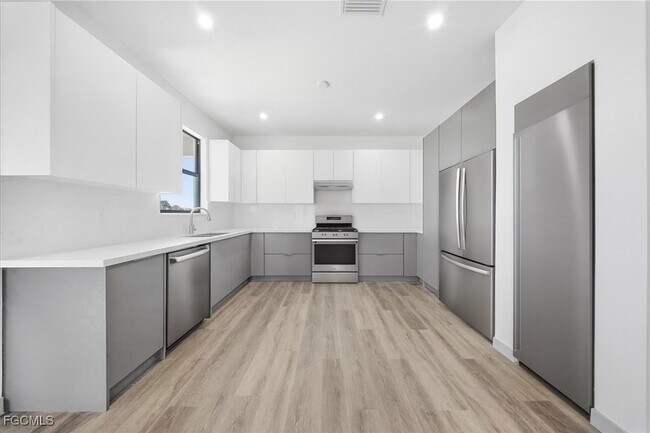 Building Photo - 1024 Halby Ave S