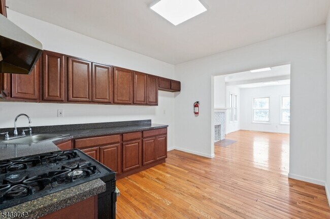 Building Photo - 1043 Hunterdon St