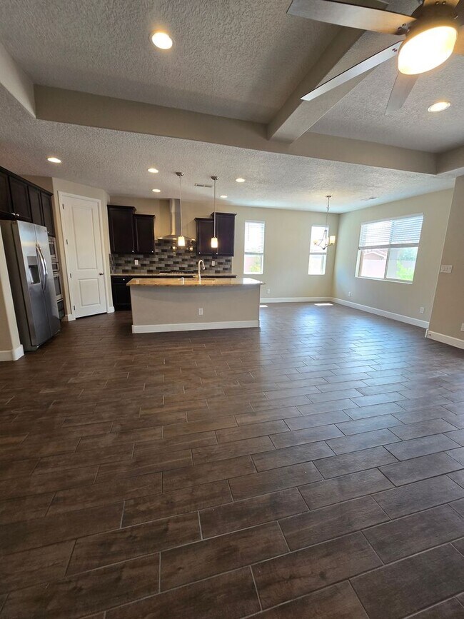 Building Photo - COMING SOON! Beautiful 4 bed, 3.5 bath in ...