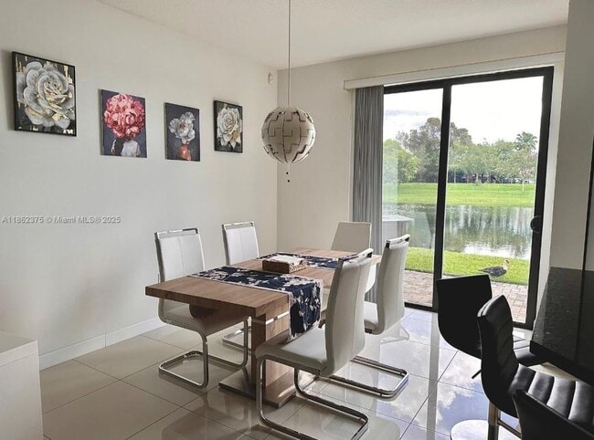 Building Photo - 3 bedroom in Miami FL 33179