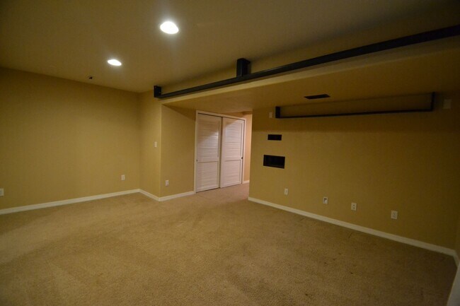 Building Photo - Beautiful 4 Bedroom Home Available Now!