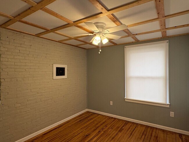 Building Photo - 23 N Grant St