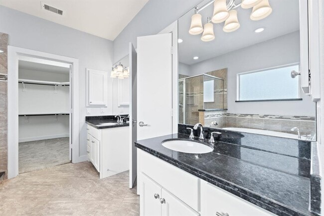 Building Photo - 4711 San Jacinto St