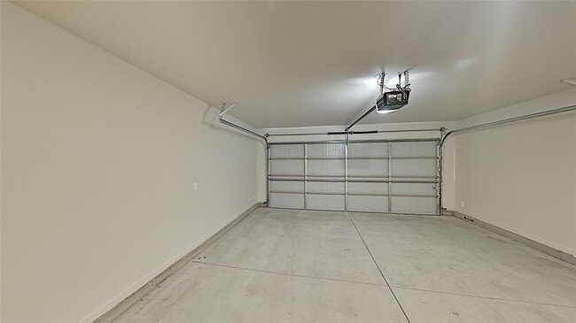 Building Photo - 11225 Burnham Ave