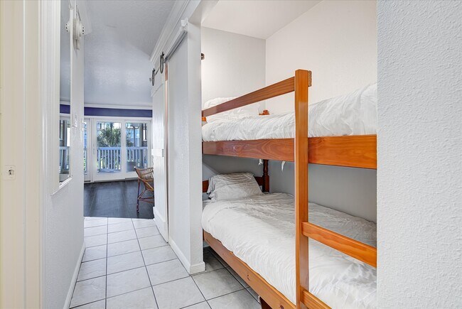 Building Photo - 6300 Seawall Blvd