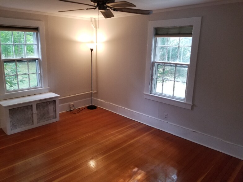 Building Photo - 126 Plainview Rd