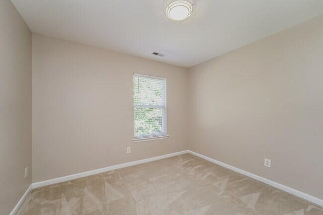 Building Photo - 328 Wrayhill Dr