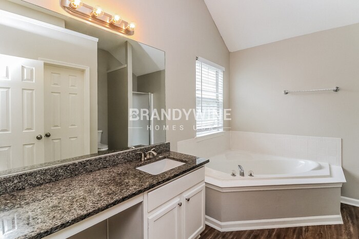 Building Photo - 5312 Rolling Meadow Dr SW