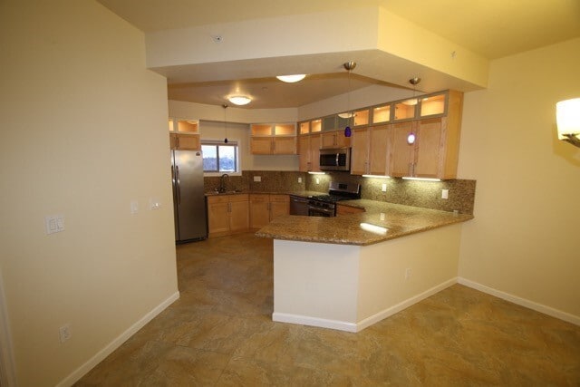 Building Photo - 2 Bedroom Condo close to Downtown!