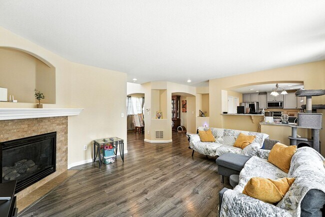 Building Photo - 3 car garage! Across from huge park! Great...