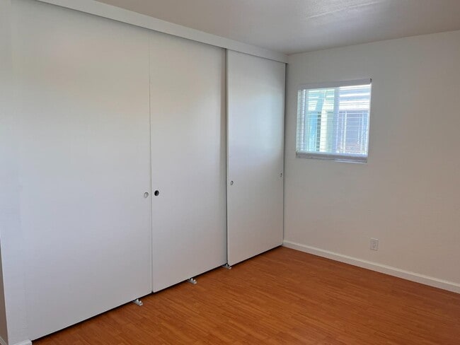 Building Photo - 10162 Beardon Dr