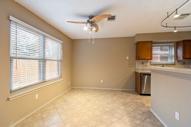 Building Photo - Beautiful North Austin Home